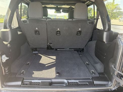 Used 2025 Jeep Wrangler Unlimited Rubicon AWD/4WD image 18