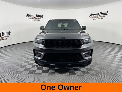 Used 2023 Jeep Grand Cherokee Altitude image 5