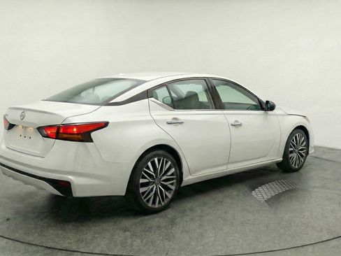 Used 2025 Nissan Altima 2.5 SV image 9