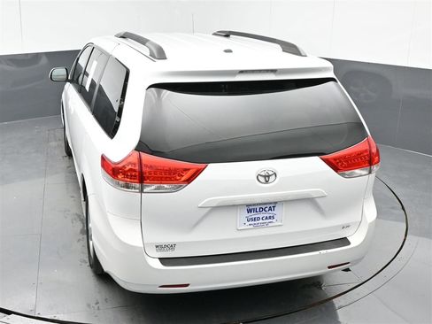 Used 2012 Toyota Sienna LE image 28