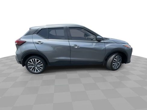 Used 2022 Nissan Kicks SV FWD image 9