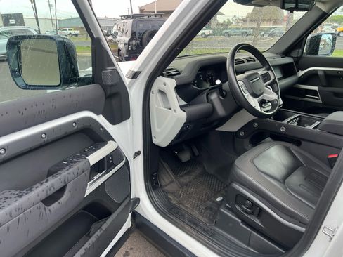 Used 2020 Land Rover Defender 110 SE image 10