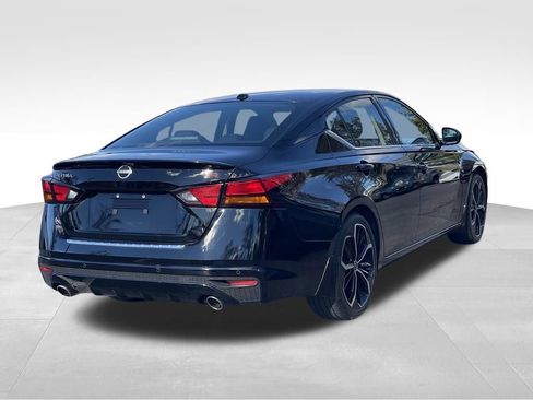 Certified 2023 Nissan Altima 2.5 SR w/ SR Premium Package FWD image 4