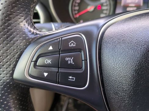 Used 2019 Mercedes-Benz GLC 300 image 24