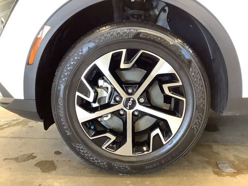 Certified 2024 Kia Sportage EX AWD/4WD image 18