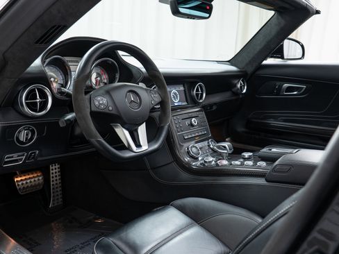 Used 2012 Mercedes-Benz SLS AMG Roadster image 15