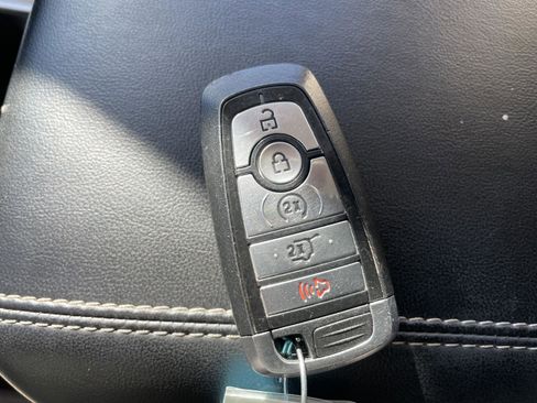 Used 2022 Ford Explorer XLT image 25