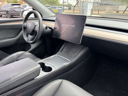 Used 2024 Tesla Model Y Long Range AWD/4WD image 12
