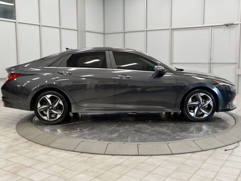 Used 2022 Hyundai Elantra SEL w/ Convenience + Premium Package image 9