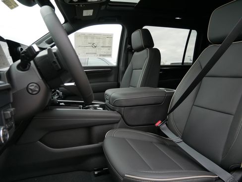 New 2026 Chevrolet Suburban Premier w/ Sun And Tow Package AWD/4WD image 4