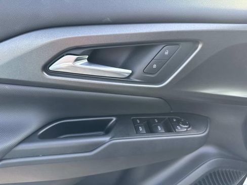 Used 2025 Chevrolet Equinox EV LT image 15