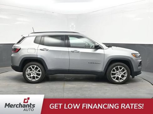 Used 2022 Jeep Compass Latitude AWD/4WD image 9