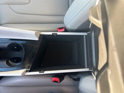 Used 2025 Hyundai Elantra Limited image 29