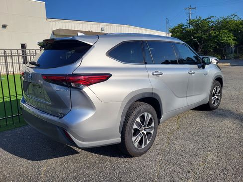 Used 2021 Toyota Highlander XLE FWD image 4