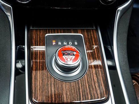 Used 2017 Jaguar XF S image 18