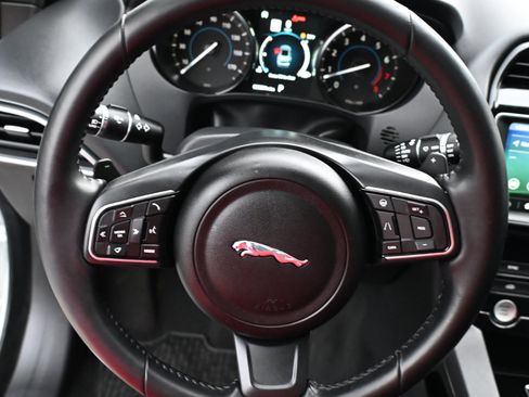 Used 2020 Jaguar F-PACE Premium image 15