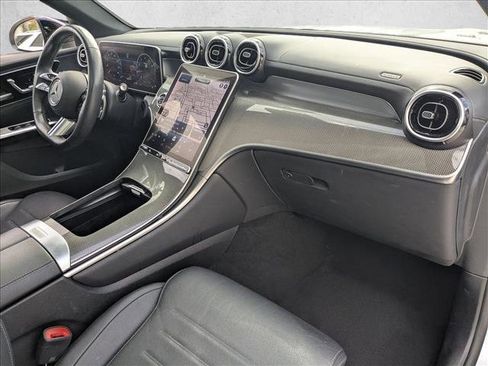 Used 2024 Mercedes-Benz GLC 300 4MATIC image 23