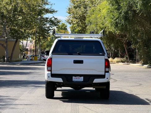 Used 2022 Toyota Tacoma SR RWD image 4