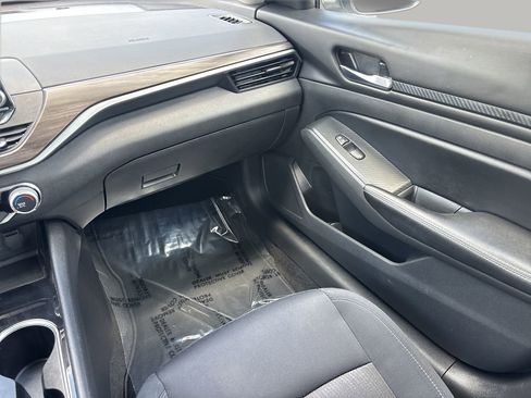 Used 2024 Nissan Altima 2.5 SV FWD image 15