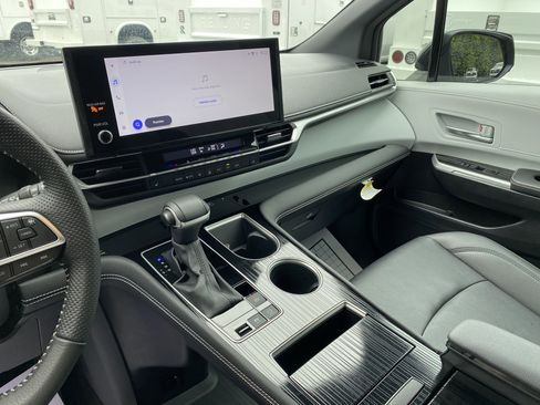 Used 2025 Toyota Sienna XSE image 24