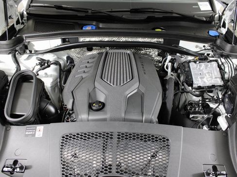Certified 2026 Porsche Macan AWD/4WD image 41