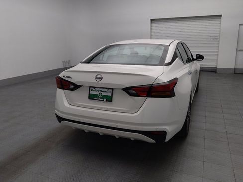 Used 2025 Nissan Altima 2.5 SV FWD image 7
