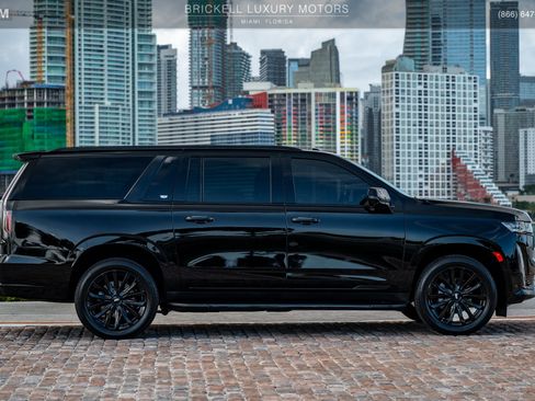 Used 2023 Cadillac Escalade ESV Luxury image 11