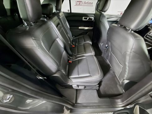 Used 2022 Ford Explorer XLT w/ Equipment Group 202A AWD/4WD image 31