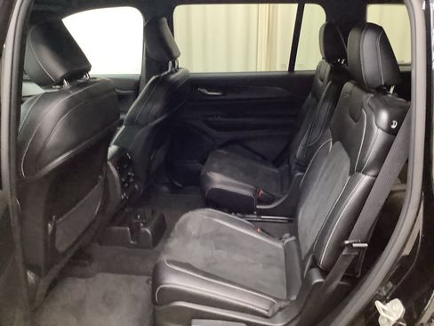 Used 2023 Jeep Grand Cherokee L Laredo image 27