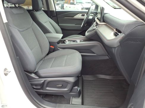 Used 2025 Ford Explorer Active AWD/4WD image 10