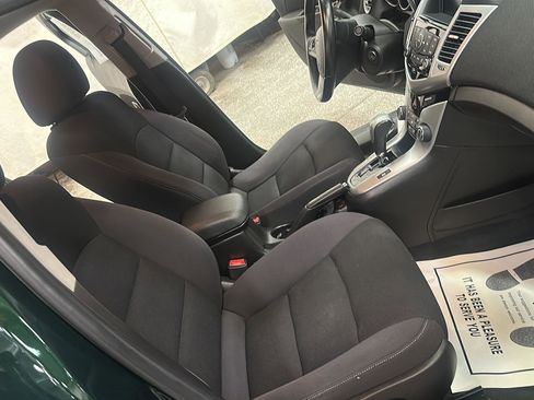 Used 2014 Chevrolet Cruze LT w/ Technology Package FWD image 27