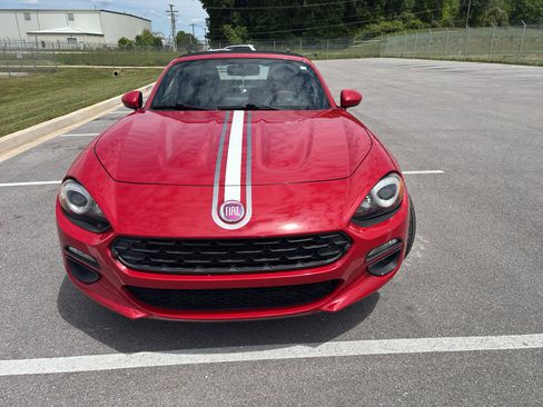 Used 2019 FIAT 124 Spider Classica RWD image 2