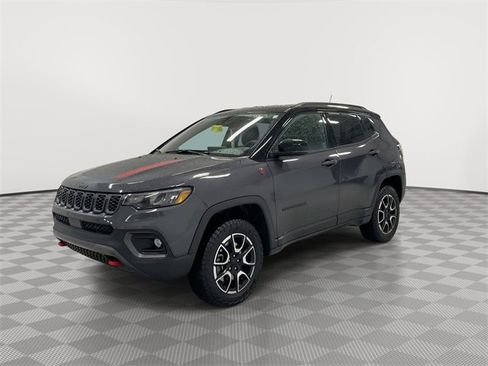 Used 2024 Jeep Compass Trailhawk image 6