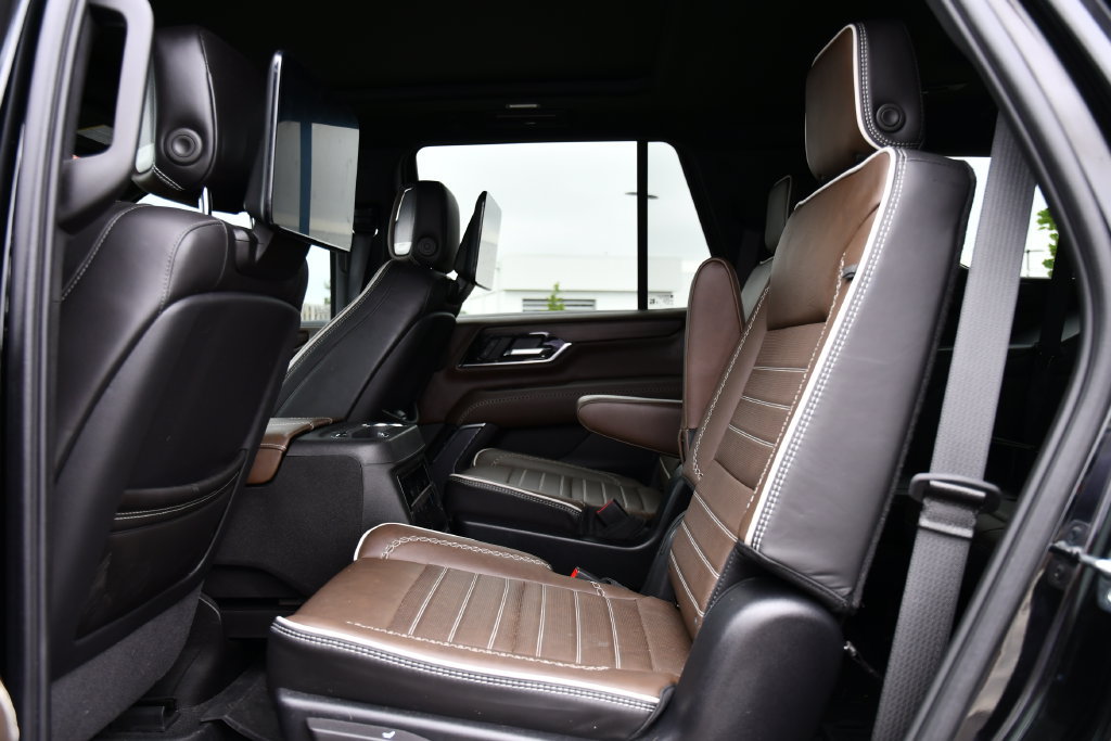 Used 2025 GMC Yukon Denali Ultimate w/ LPO, Floor Liner Package AWD/4WD image 27