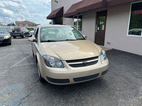 Used 2005 Chevrolet Cobalt LS FWD image 2