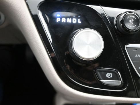 Used 2017 Chrysler Pacifica Touring Plus image 23