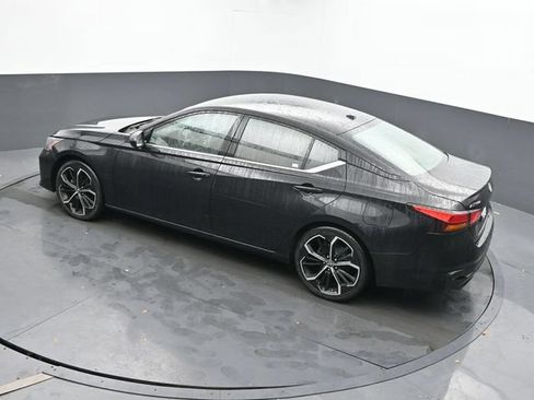 Used 2024 Nissan Altima 2.5 SR FWD image 40