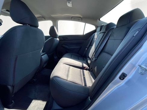 Used 2024 Nissan Altima 2.5 SV FWD image 11