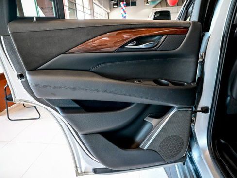 Used 2016 Cadillac Escalade Luxury AWD/4WD image 21
