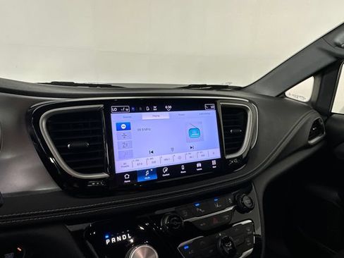 Certified 2021 Chrysler Pacifica Touring w/ Cold Weather Group AWD/4WD image 9
