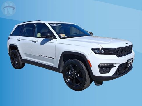 Certified 2025 Jeep Grand Cherokee Limited w/ Black Appearance Package AWD/4WD image 1