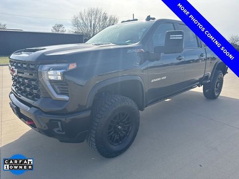 Used 2024 Chevrolet Silverado 2500 ZR2 w/ Technology Package image 3