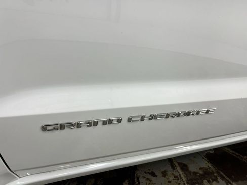 Used 2014 Jeep Grand Cherokee Overland w/ Advanced Technology Group image 27