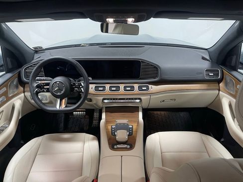 Used 2024 Mercedes-Benz GLS 450 4MATIC image 31