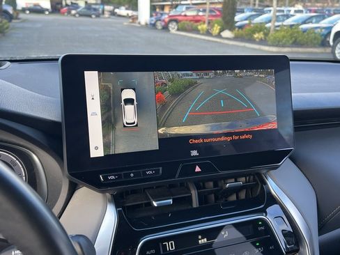 Used 2023 Toyota Venza Limited image 22