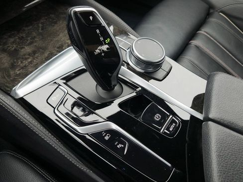 Used 2021 BMW 530e xDrive w/ M Sport Package image 15