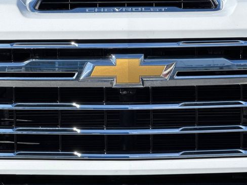 Used 2025 Chevrolet Silverado 2500 LTZ w/ LTZ Premium Package image 43