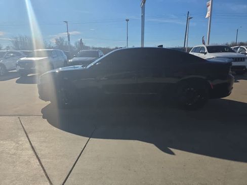 Used 2023 Dodge Charger SXT w/ Blacktop Package image 5