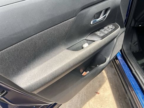 Used 2025 Nissan Kicks SV AWD/4WD image 4