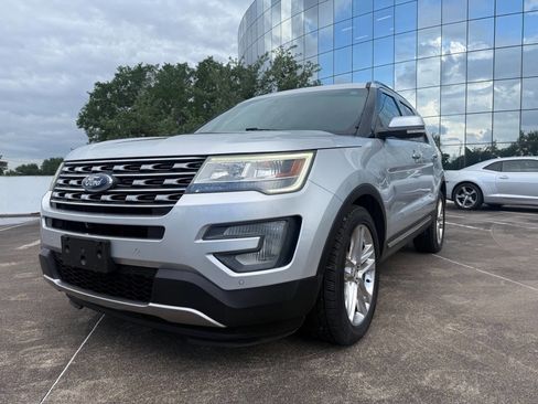Used 2017 Ford Explorer Limited FWD image 4